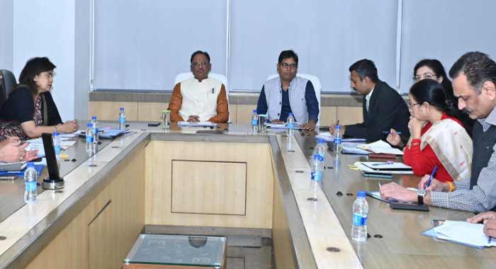 रायपुर : मुख्यमंत्री श्री विष्णु देव साय ने अपने विभागों की बजट तैयारियों की समीक्षा