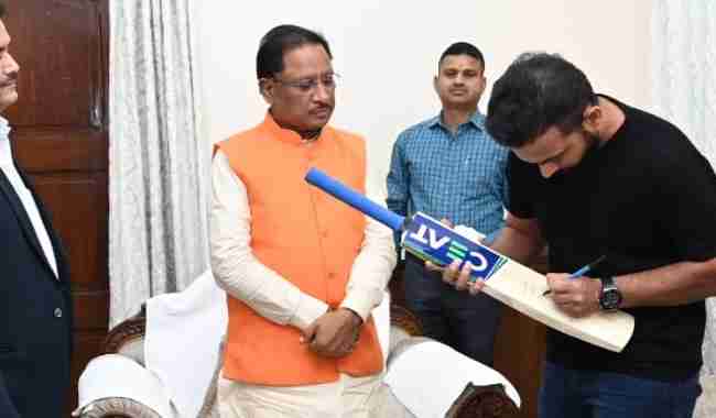 छत्तीसगढ़: मुख्यमंत्री विष्णु देव साय से भारतीय क्रिकेट टीम के प्लेयर आजिंक्य रहाणे मिलने पहुंचे