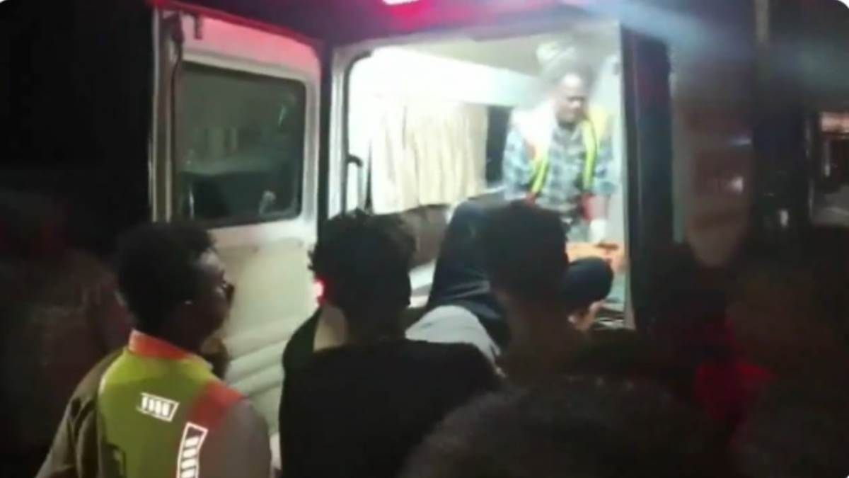 आंध्र प्रदेश: ट्रक-बस की टक्कर में चार की मौत, 15 घायल