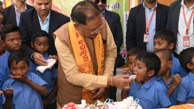 रायपुर: अनुसूचित जनजाति बालक आश्रम में मुख्यमंत्री विष्णु देव साय ने अपना जन्मदिन बच्चों के साथ मनाया