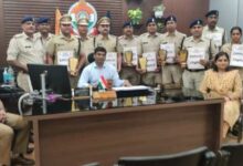 कॉप ऑफ द मंथ सम्मान: 12 पुलिसकर्मियों को पुरस्कार, अनुशासनहीनता पर आर. रामचरण ध्रुव सस्पेंड