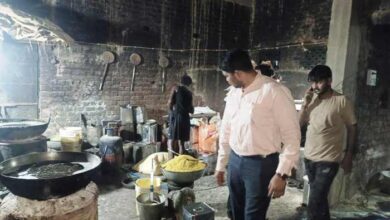 राजनांदगांव : खाद्य सुरक्षा विभाग द्वारा अवैध मिठाई कारखाना में दी गई दबिश